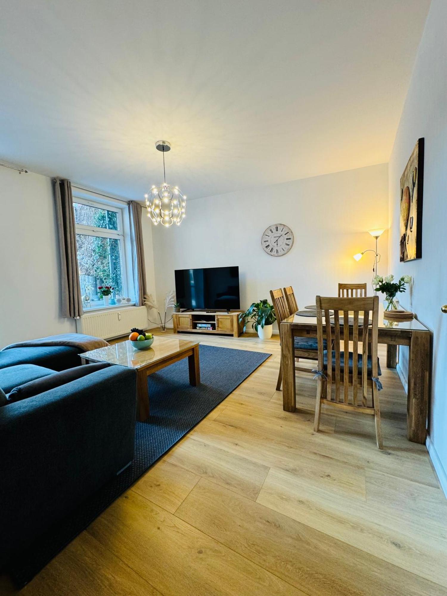 Attraktive Wohnung im grünen Hinterhof Schwerin  Exterior foto