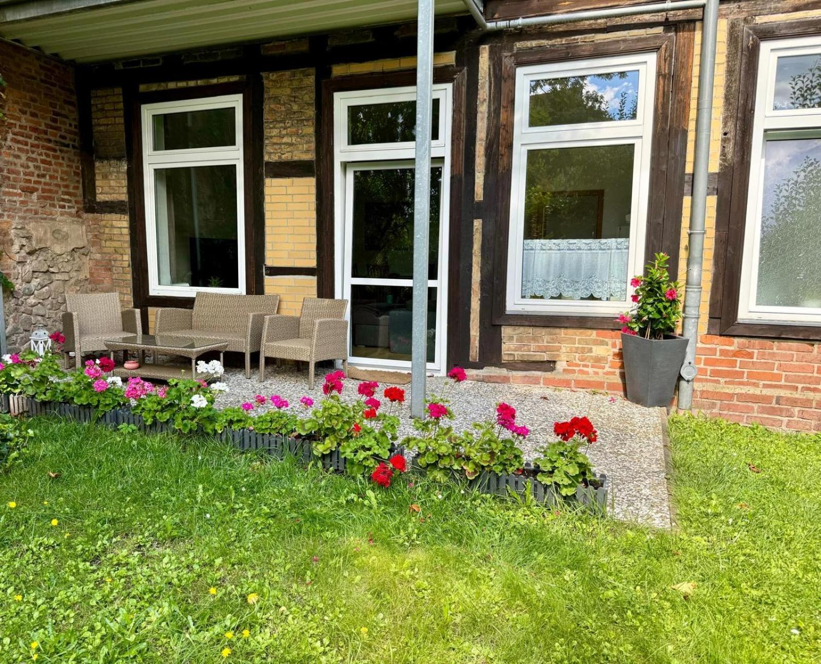 Attraktive Wohnung im grünen Hinterhof Schwerin  Exterior foto